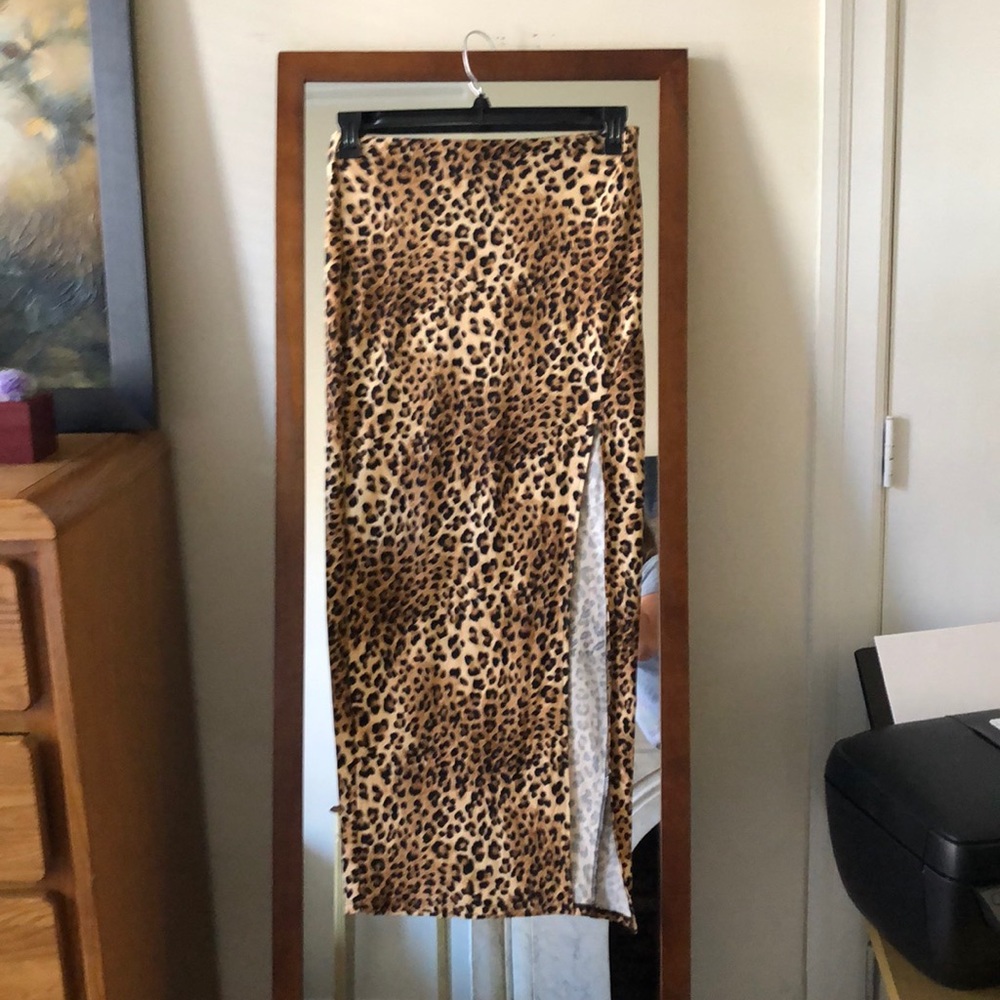 Midi leopard skirt with high slit